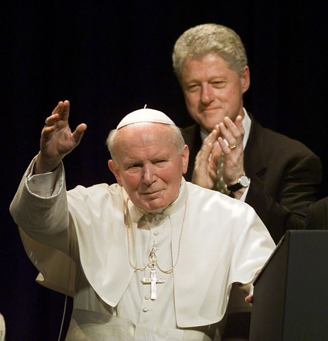 El Papa Juan Pablo II con Bill Clinton