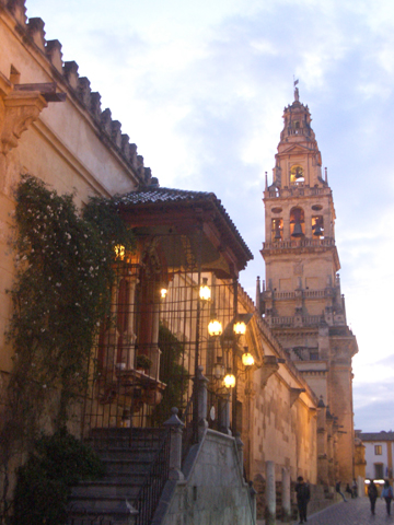 Fachada y campanario de la catedral de Córdoba