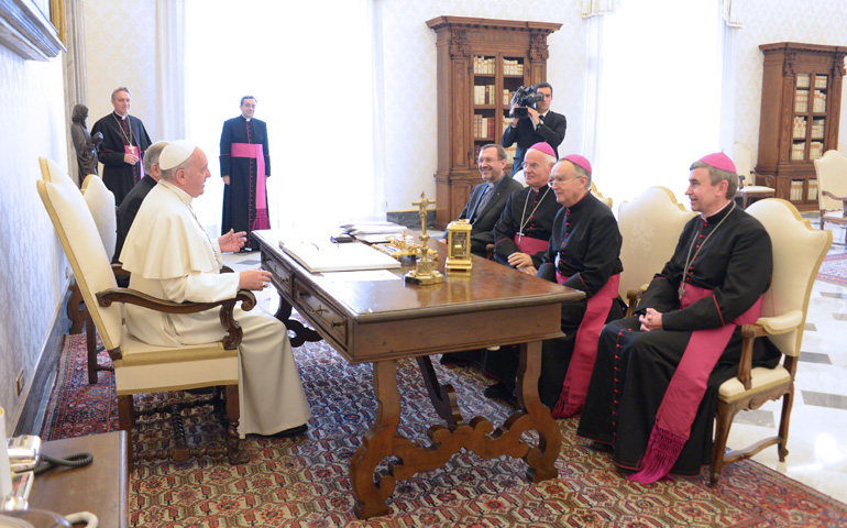 El Papa Francisco recibe en audiencia a la presidencia de la Conferencia Episcopal Francesa, el pasado 16 de enero