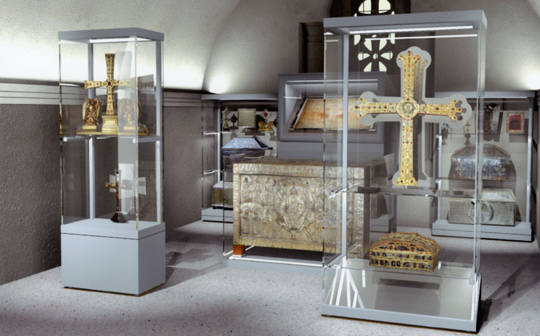 Infografía con la nueva disposición de la Cámara Santa, con el Santo Sudario, el Arca Santa (izquierda) y las Cruces