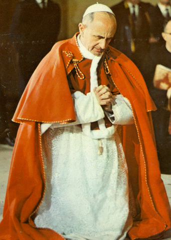 Jesús es condenado a muerte. Pablo VI, rezando en el Vaticano