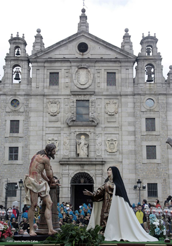 La Verónica enjuga el rostro de Jesús. Paso del Cristo y santa Teresa, marzo de 2014 (Ávila)
