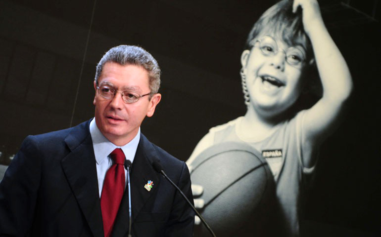2009: el entonces alcalde defiende la candidatura de Madrid 2016 con la imagen de Rodri al fondo