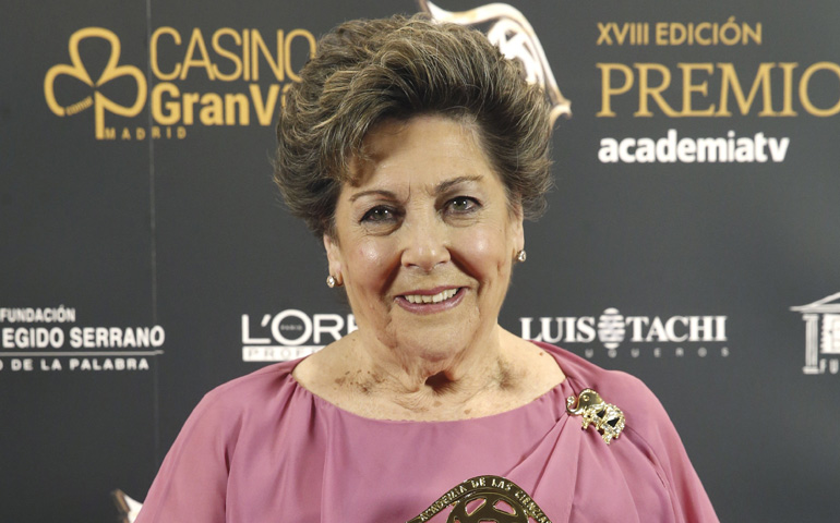 Paloma Gómez Borrero, con el galardón especial del jurado A toda una vida, en la gala de los premios Iris de televisión, en noviembre de 2016