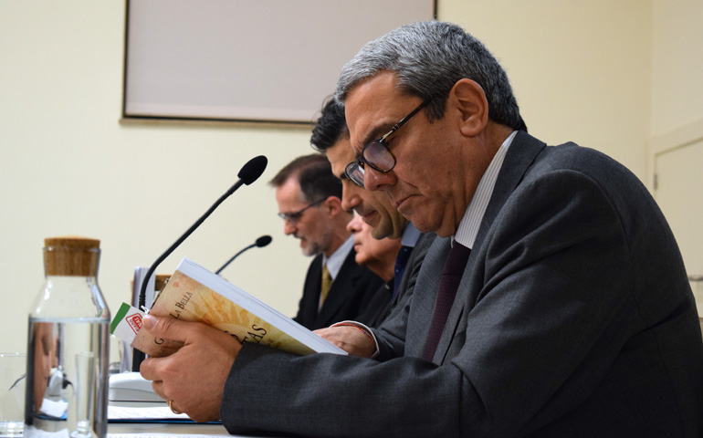 Gianni La Bella durante la presentación de su libro