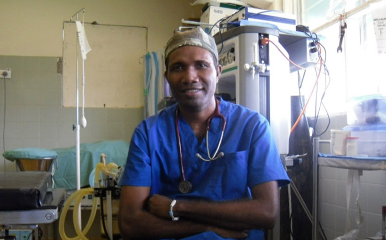 Ereai, cuando trabajaba en el Hospital Kiluufi, en 2009