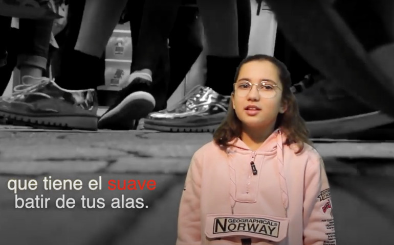 Beatriz en un fotograma del clipmetraje del colegio San José, de Zamora