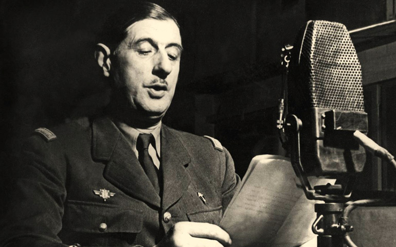Charles de Gaulle en el micrófono de la BBC en Londres