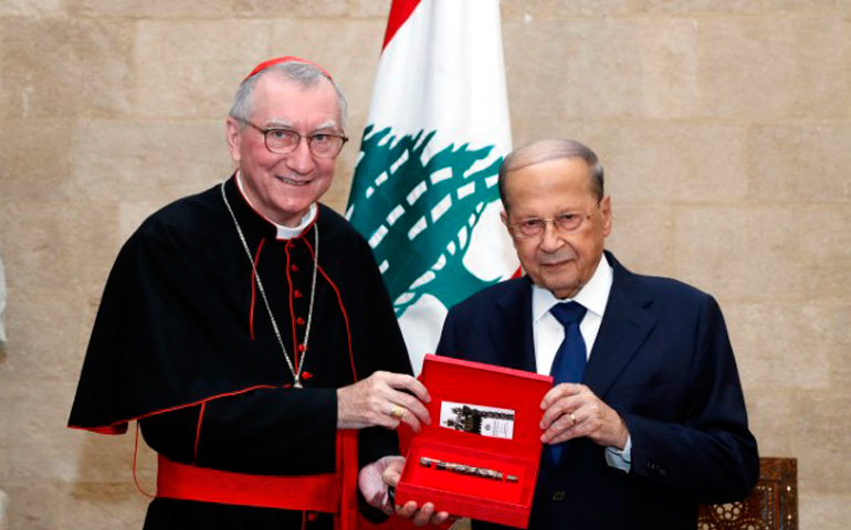 El cardenal Parolin con el presidente libanés, Michael Aoun