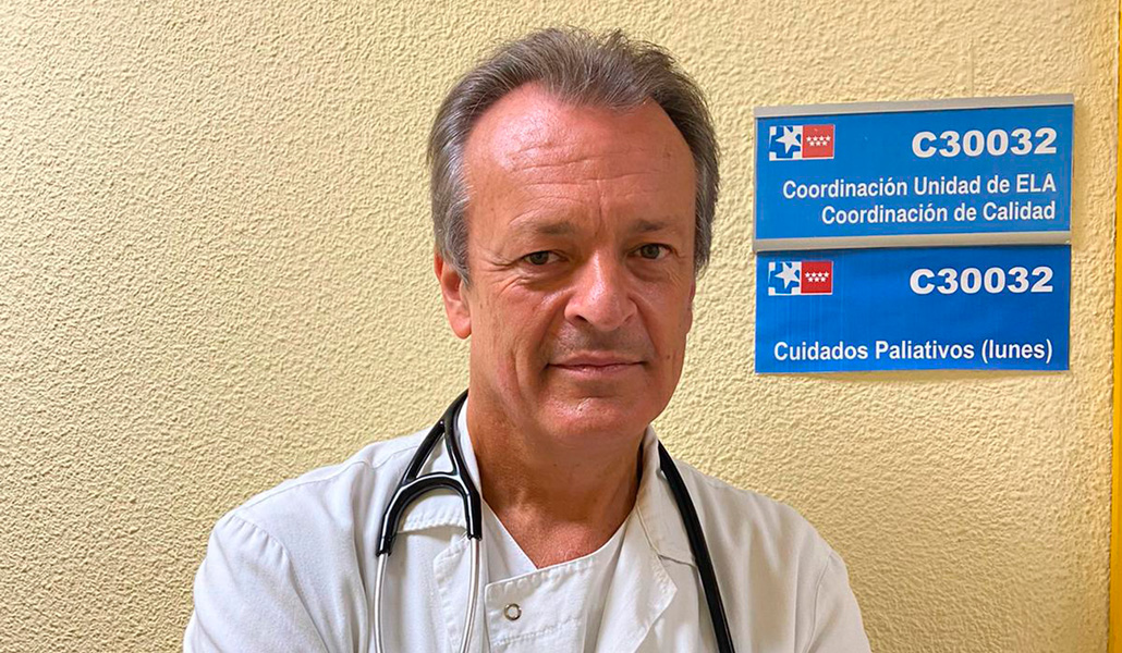 Desde la zona de consultas de Paliativos en La Paz, el doctor Alonso celebra que en la pandemia «la sociedad se ha dado cuenta de la importancia de atender bien al final de la vida»