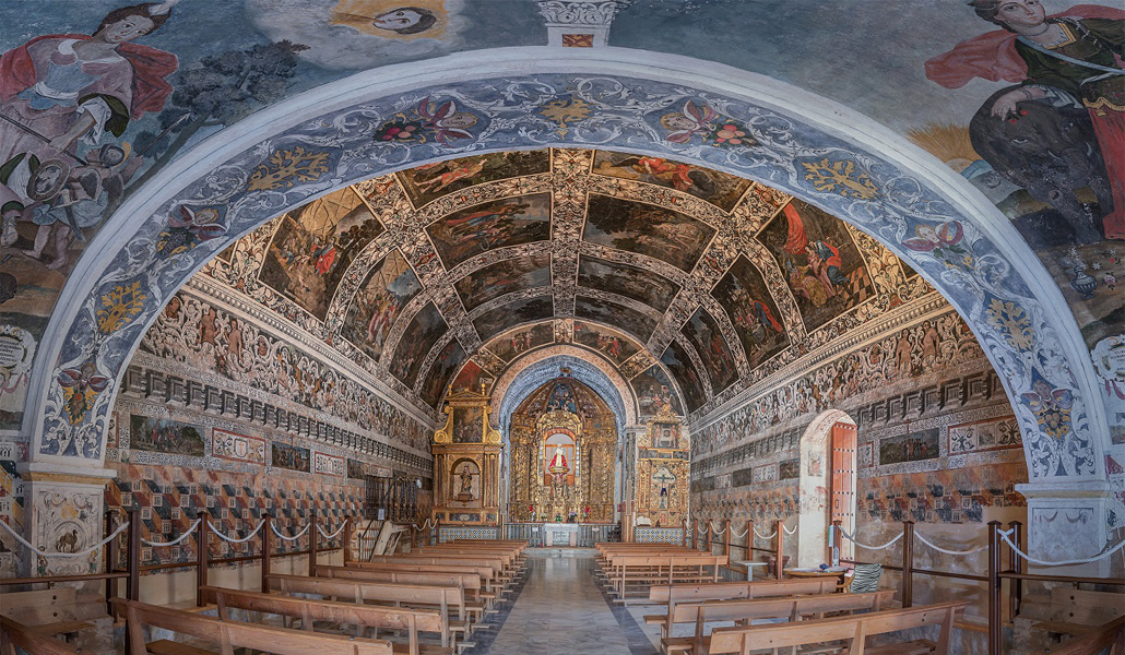 Interior de la ermita de la Virgen del Ara