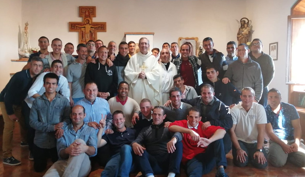 El nuevo obispo auxiliar de Barcelona atiende espiritualmente a la Comunidad del Cenáculo