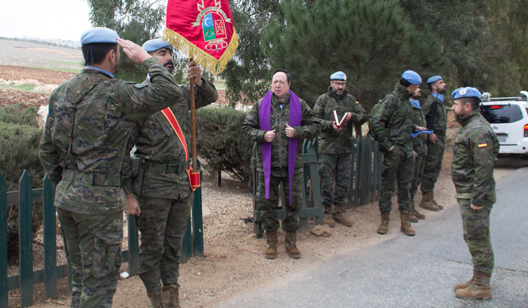 Juan del Río durante una visita a las tropas españolas en Líbano en 2017
