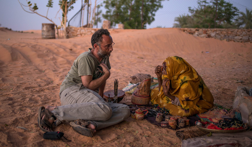 José Naranjo durante una cobertura en Chingueti (Mauritania)