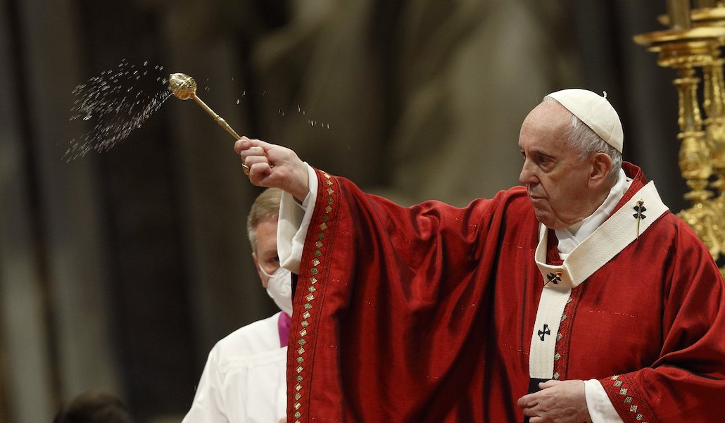 El Papa, durante la Eucaristía en la fiesta de Pentecostés
