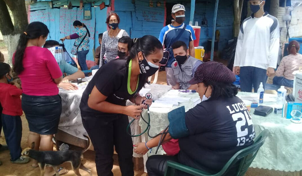 Entrega de medicinas y atención médica en Guanare