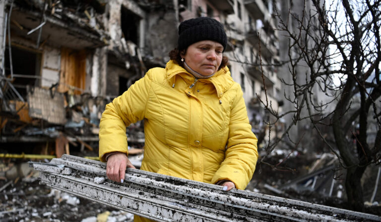 Edificio bombardeado en Kiev (Ucrania)