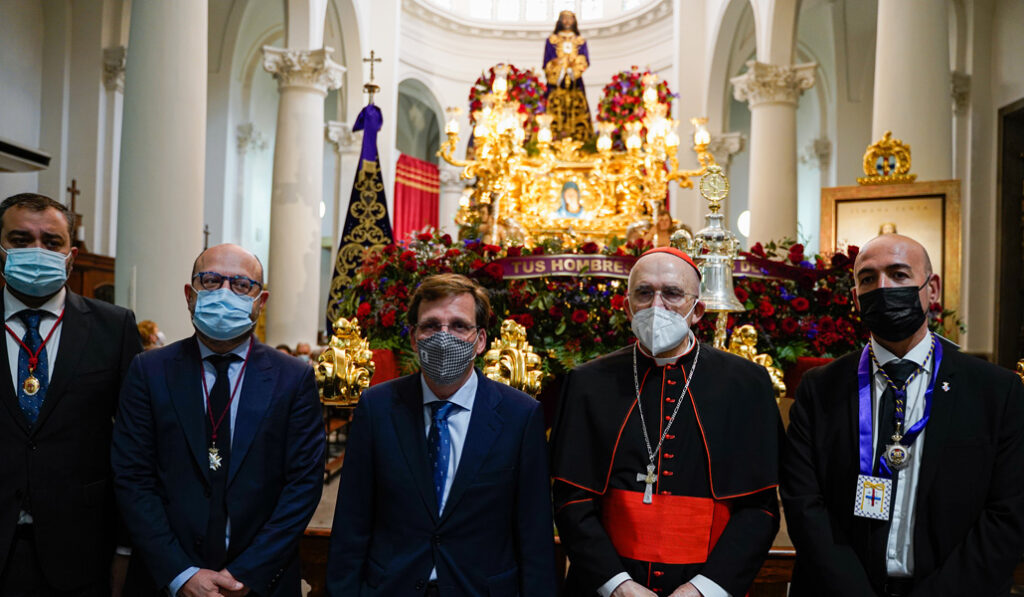 El alcalde de Madrid estuvo en Medinaceli la mañana del Viernes Santo.