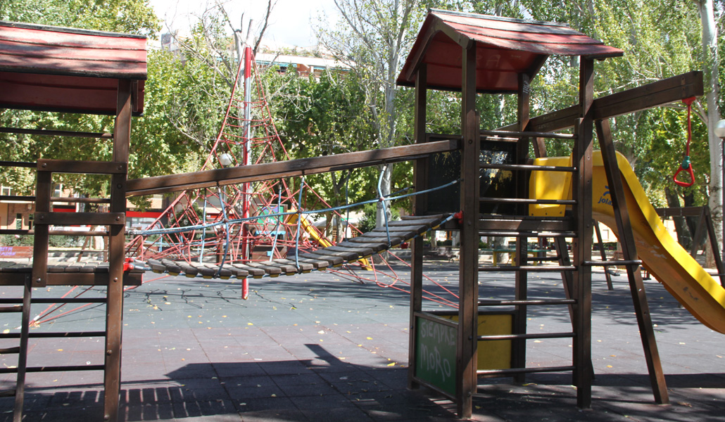 Foto de recurso de un parque infantil vacío