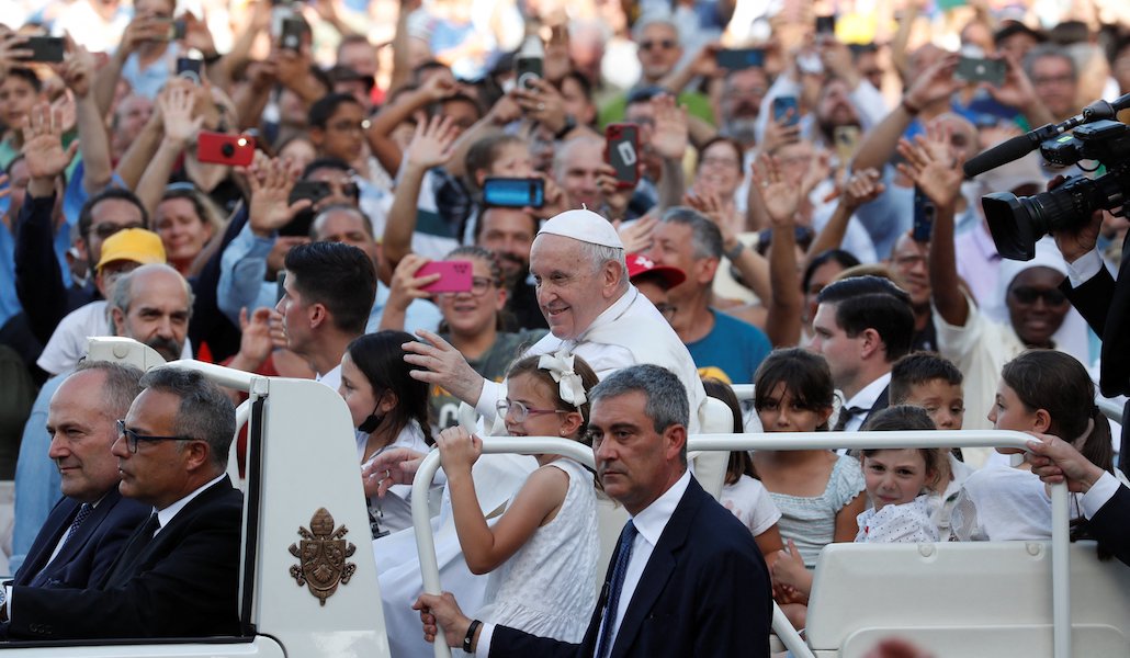 El Papa pide defender la familia del egoísmo y la cultura de la indiferencia