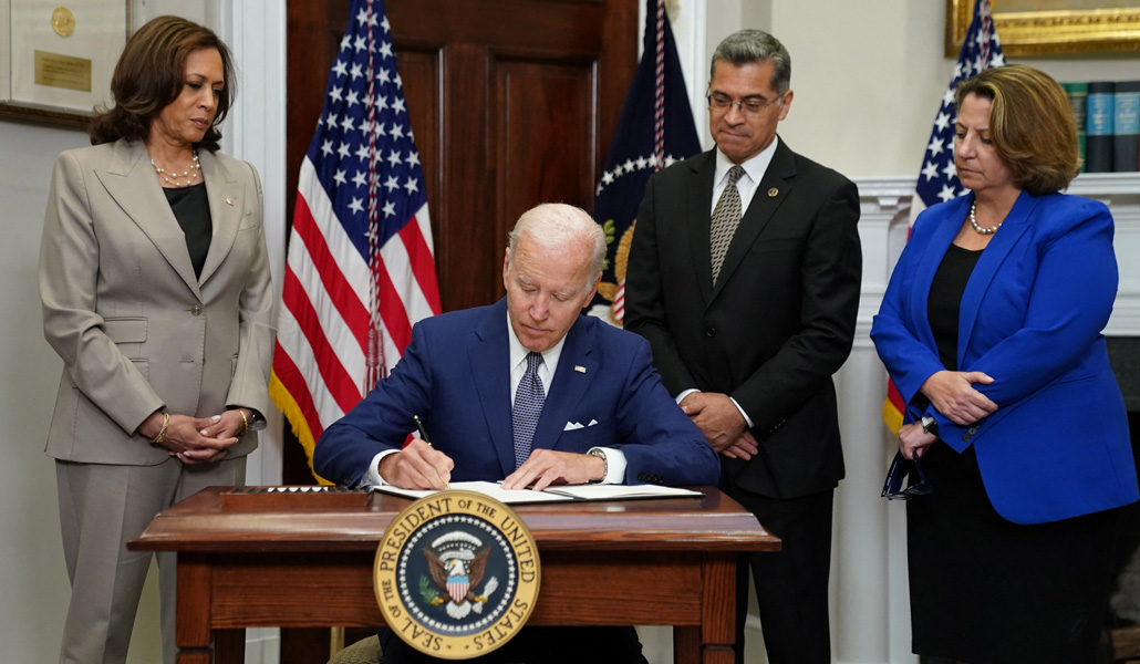 El presidente Biden firma el viernes la orden ejecutiva a favor del aborto