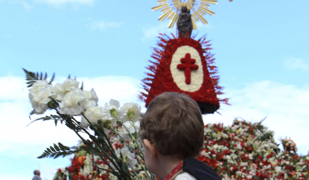 Ofrenda floral a la Virgen del Pilar