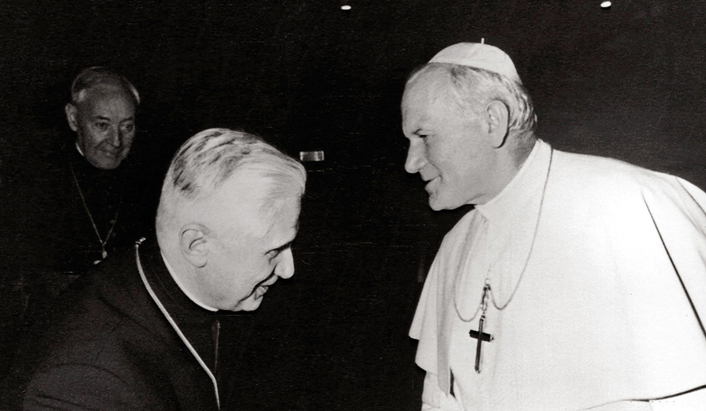 El cardenal Ratzinger, sobre la pasión de Juan Pablo II por el hombre: «La  cuestión de Dios es el centro de la antropología» - Alfa y Omega