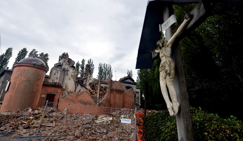 Iglesia destruida en la localidad de San Carlo durante el terremoto en Italia