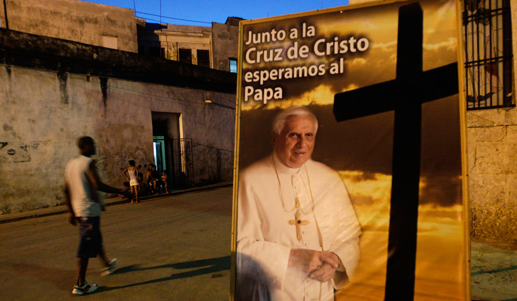 Un cartel de la Visita del Santo Padre en una de las calles de La Habana
