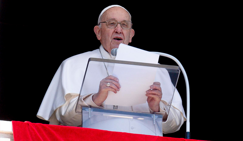 El Papa durante el rezo del Regina Coeli de Pascua