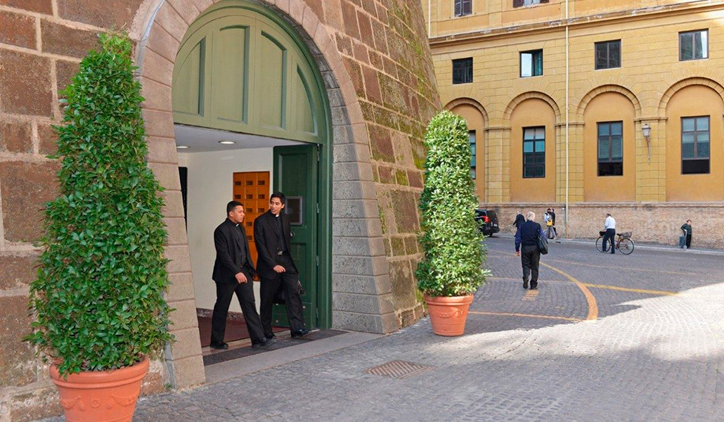 Ingreso principal del Instituto para las Obras de Religión, Vaticano.