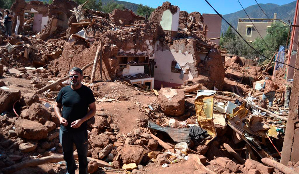 Pepe Cruz en una de las comunidades afectadas por el terremoto