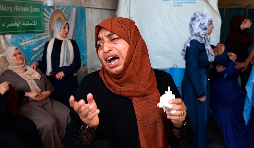 Una mujer palestina llora tras un bombardeo israelí en Rafah, en el sur de la Franja de Gaza, el 7 de noviembre de 2023