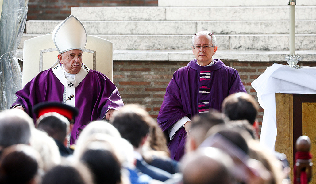 El Papa Francisco preside una eucaristía el cementerio de guerra de Roma, el 2 de noviembre