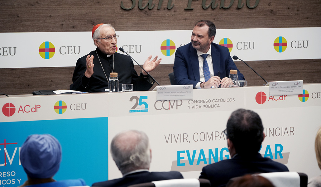 El cardenal Rouco junto a José Francisco Serrano durante la presentación del Congreso