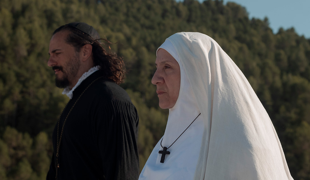 El actor Asier Etxeandia con la actriz Blanca Portillo, que interpreta a santa Teresa de Jesús