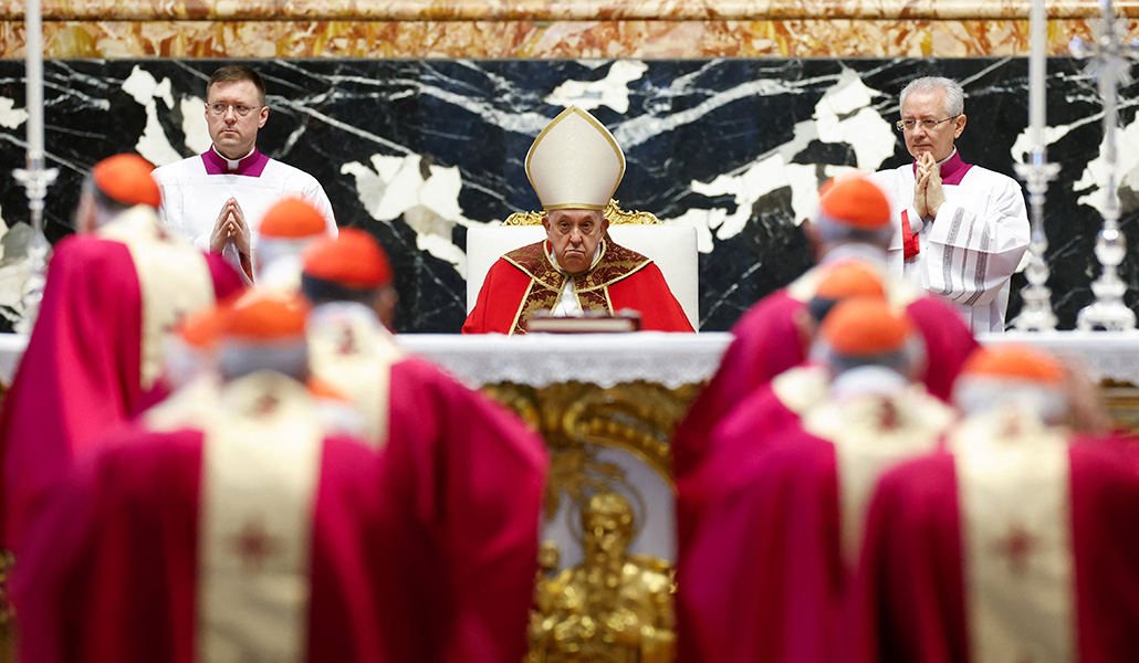 El Papa Francisco presidiendo la Misa en honor a Benedicto XVI y el resto de obispos fallecidos durante el año