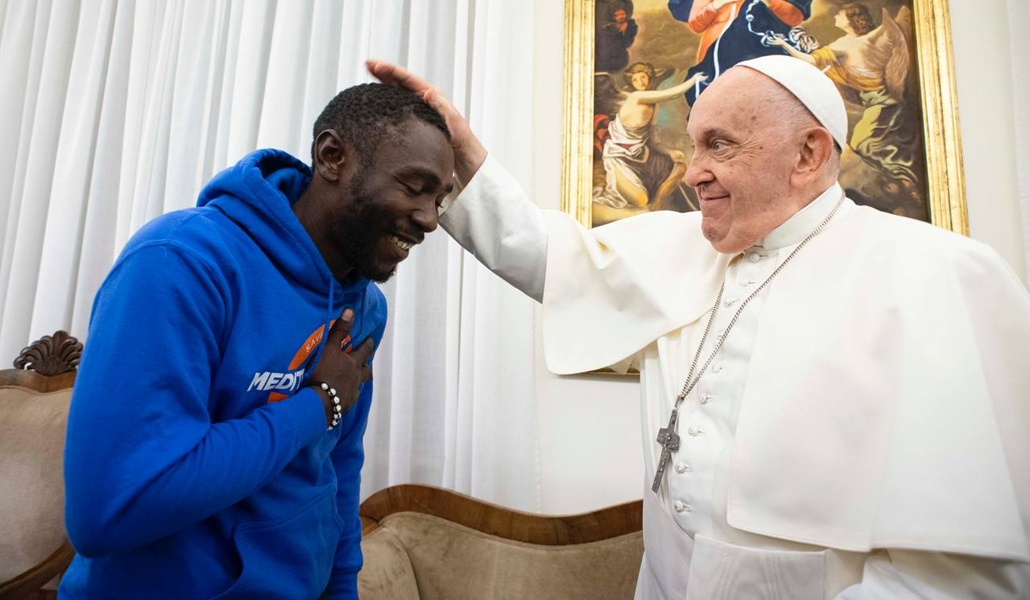 El Papa con Mbengue Nyimbilo Crepin, 'Pato' para sus amigos, en Casa Santa Marta