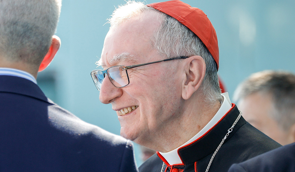El cardenal Pietro Parolin, secretario de Estado del Vaticano, asiste a la ceremonia de bienvenida de la Jornada Mundial de la Juventud del Papa Francisco en el Parque Eduardo VII en Lisboa, Portugal, el 3 de agosto de 2023