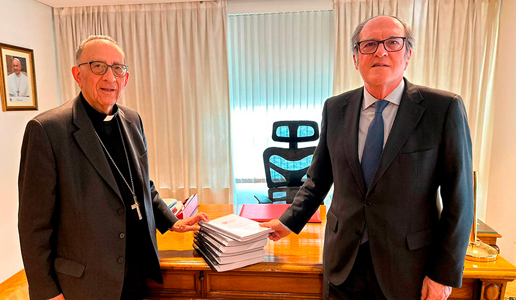 Entrega del informe sobre abusos del Defensor del Pueblo al cardenal Omella