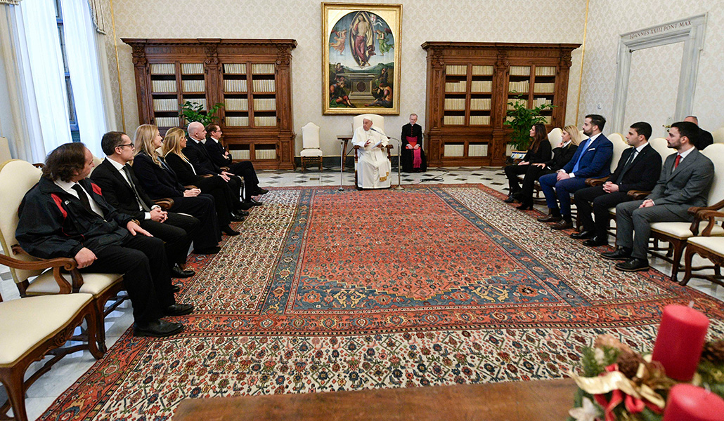El Papa Francisco durante el encuentro con los empleados de la Oficina del Auditor General