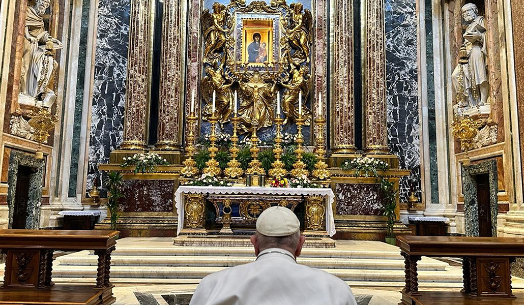 En la Inmaculada, Francisco retomará la tradición de regalar a la patrona de Roma una rosa de oro