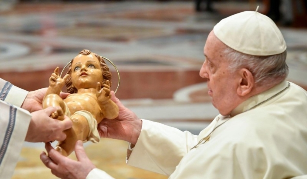 El Papa recibe una imagen del Niño Jesús