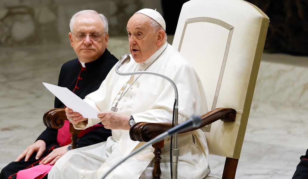 El Papa Francisco en el Aula Pablo VI durante su audiencia general el 6 de diciembre