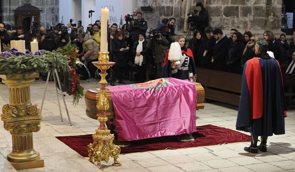 El arzobispo de Valladolid, Luis Argüello, ha presidido las exequias por el descanso de la artista