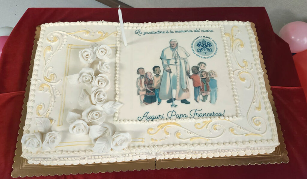 Desde hace 10 años el Papa celebra su cumpleaños con los pequeños pacientes de este ambulatorio pediátrico