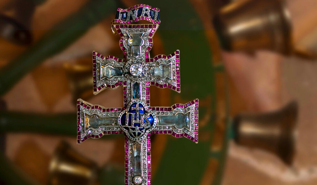 La cruz de Caravaca que según la tradición apareció milagrosamente en 1231
