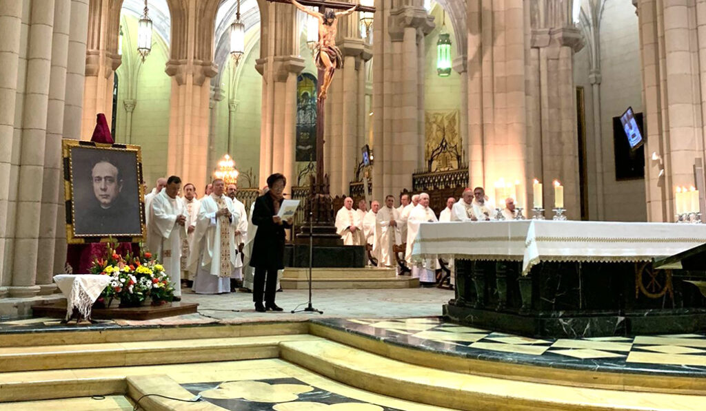 Gregoria Ruiz, directora general de la Institución Teresiana, durante la Misa celebrada en la catedral de la Almudena