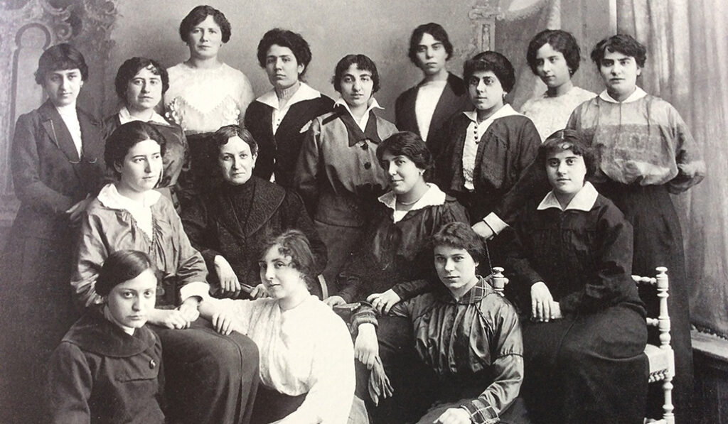 Universitarias residentes de las primeras academias, donde completaban su formación como maestras