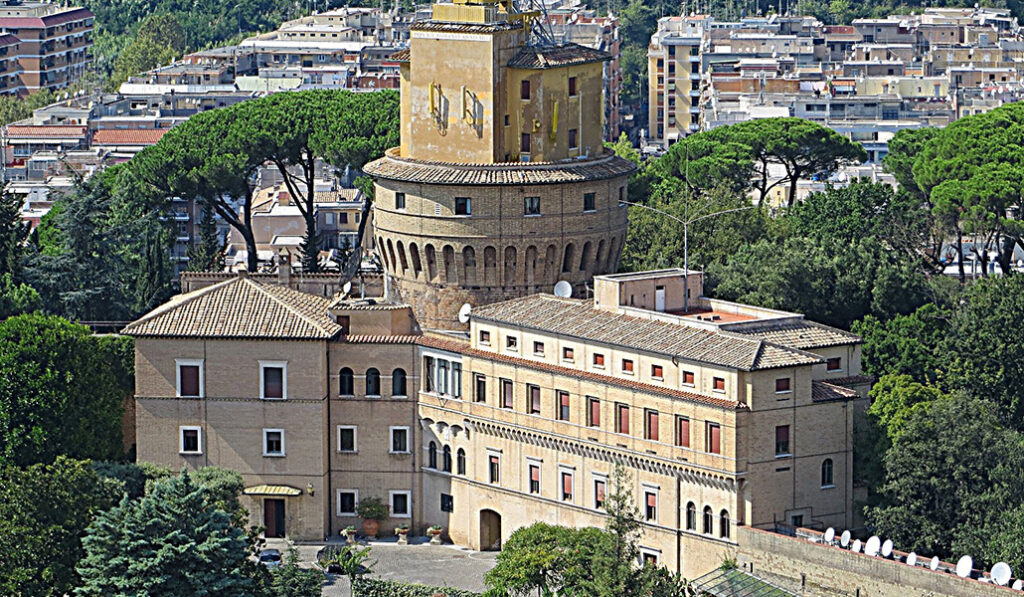 Vista aérea del monasterio, situado en el corazón de los Jardines Vaticanos